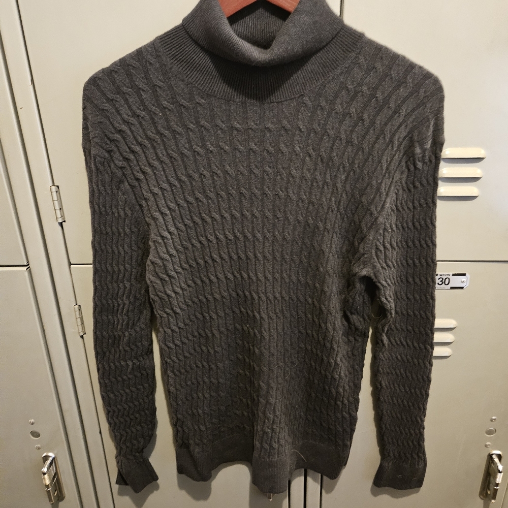 Mens Abercrombie & Fitch Cable Knit Turtleneck in Dark Gray Size Medium